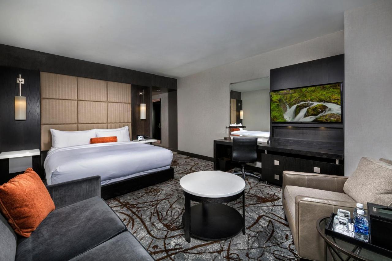 Deluxe King Room,587971668:JPEG